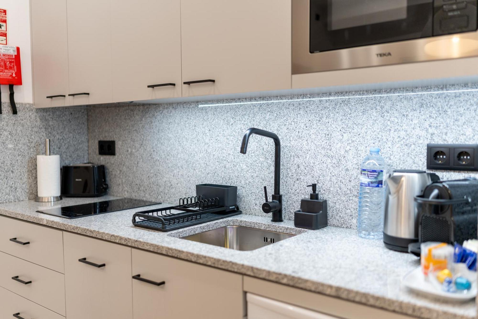 Casa Flores - 2 Bedroom, Lift, Ac, Car Parking - Extra Порту Экстерьер фото